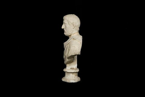 statue, image 3/4