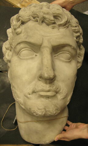 statue