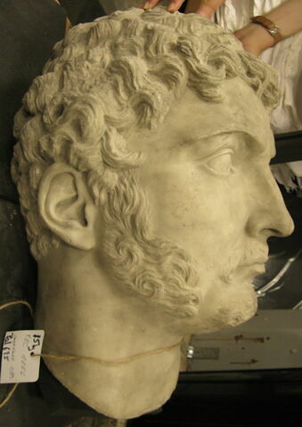 statue, image 7/7