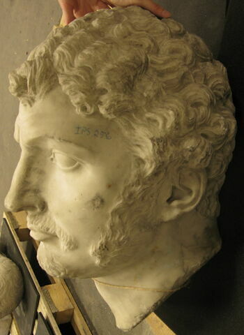 statue, image 6/7