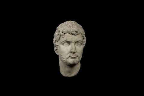 statue, image 2/7