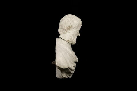 statue, image 2/4