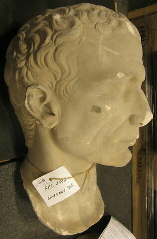 statue, image 6/7