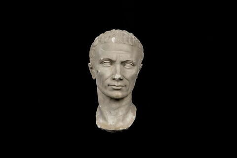 statue, image 2/7