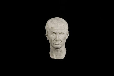 statue, image 2/7