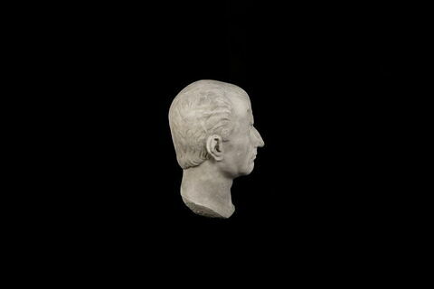 statue, image 4/7
