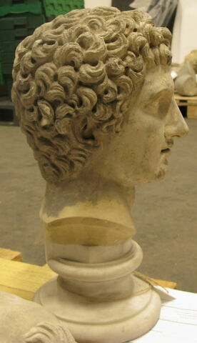 statue, image 7/7
