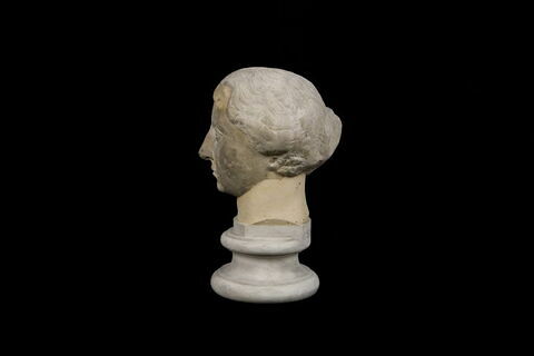 statue, image 2/4