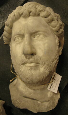statue