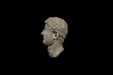 statue, image 3/7