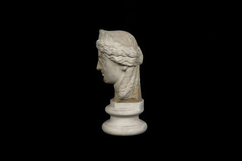 statue, image 2/4