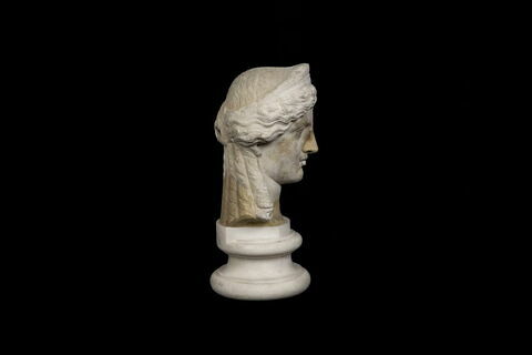 statue, image 3/4