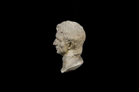 statue, image 3/7