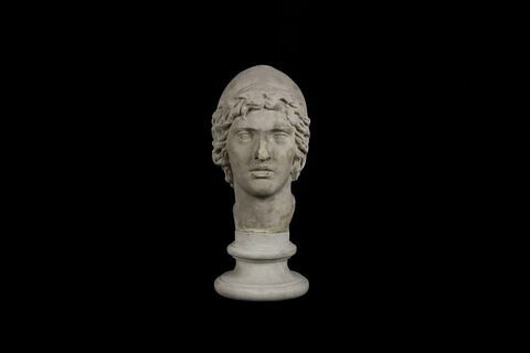statue, image 2/7