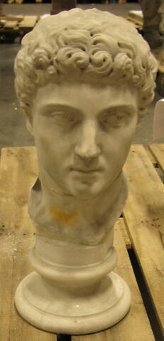 statue, image 1/7