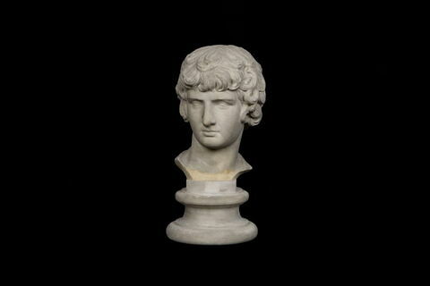 statue, image 2/7