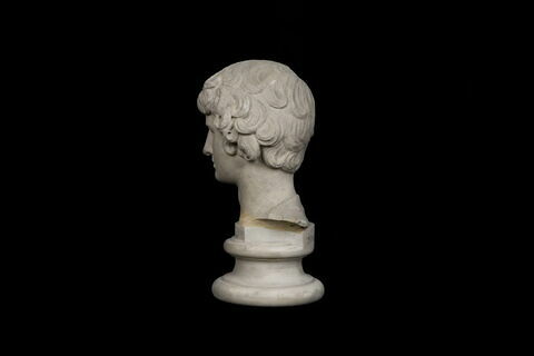 statue, image 3/7