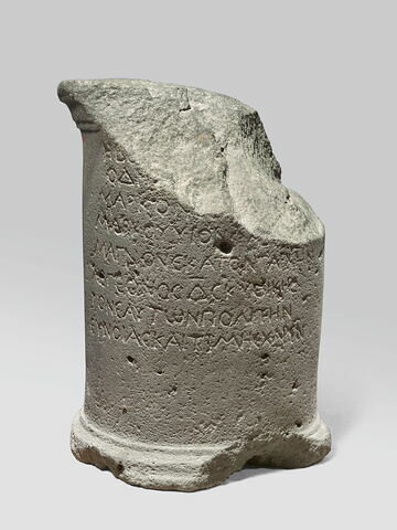 base de statue ; inscription, image 2/5