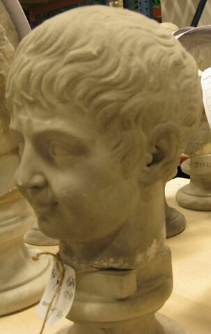 statue, image 7/7