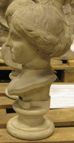 statue, image 7/7