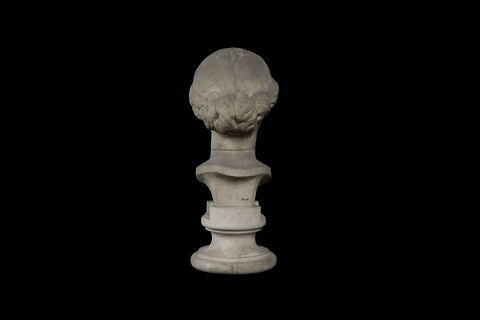 statue, image 3/7