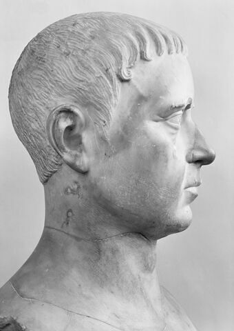 statue, image 1/4