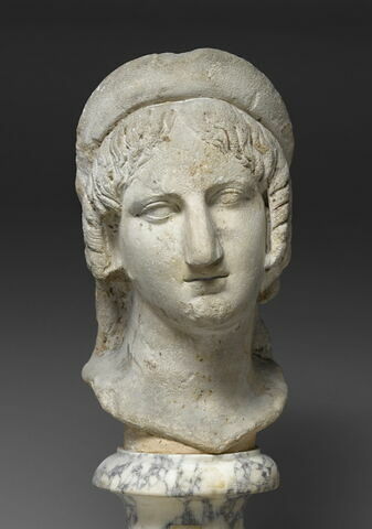 statue, image 2/4