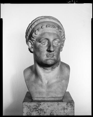 face, recto, avers, avant © 1996 Musée du Louvre / Patrick Lebaube