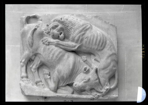 relief architectural, image 2/2