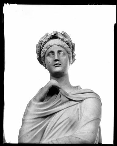 statue, image 2/2