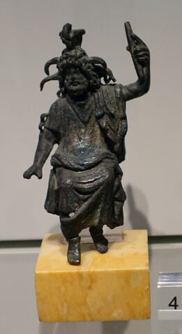 statuette, image 2/2
