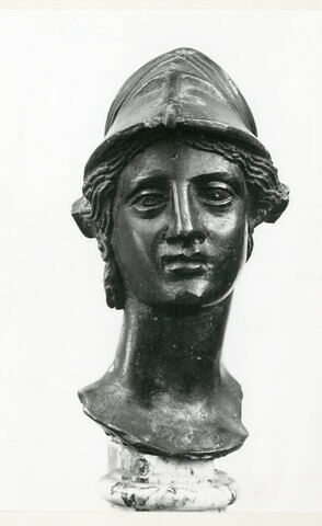 statuette, image 1/1