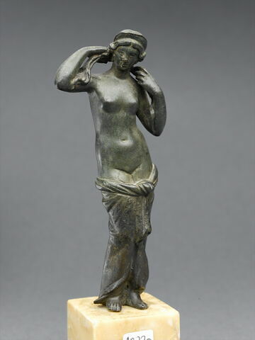 statuette, image 2/2