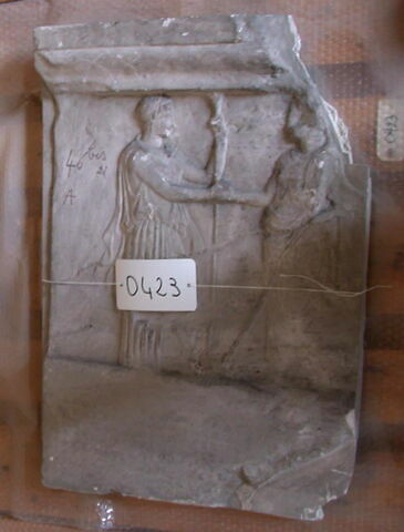 Tirage d’un relief représentant Athéna et Héra (?) formant l’en-tête d'un décret attique