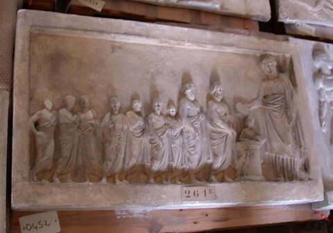 Tirage d’un relief votif représentant une procession sacrificielle devant une déesse, image 1/1