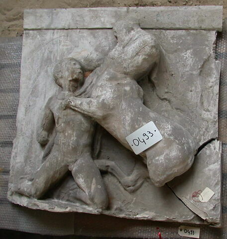 relief ; Tirage d’une plaque représentant une centauromachie