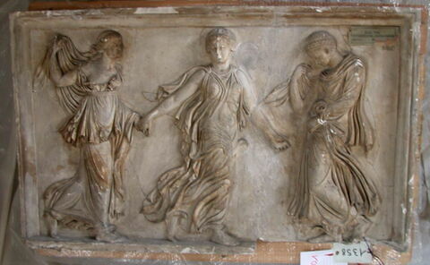 Tirage d’un relief avec trois ménades dansant, image 1/1