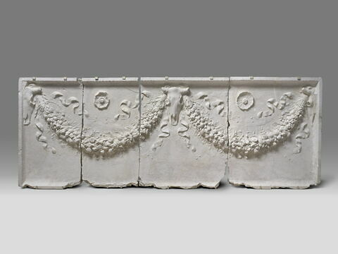 autel ; relief, image 1/1