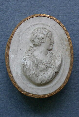 Tirage d’un camée représentant un buste féminin de profil, image 1/1