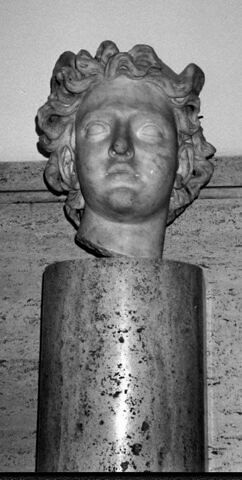 statue, image 3/4