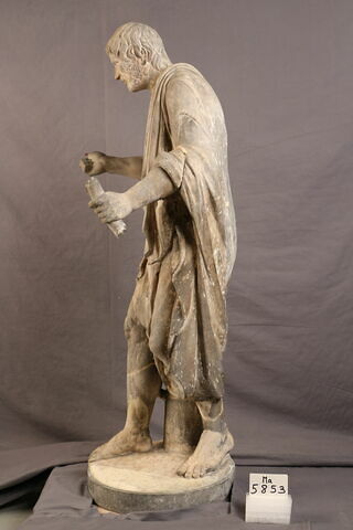 statue, image 3/4
