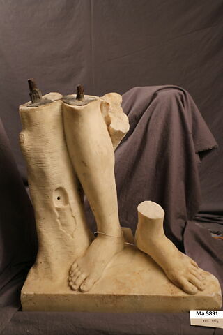 statue, image 1/3