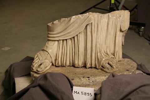 statue, image 1/2