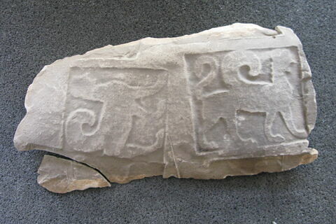Tirage partiel d’un décor de vase représentant des sphinx