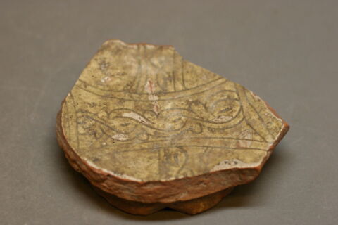 Fragment de la partie inférieure du vase, image 1/2