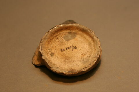 Fragment de la panse et de la base du vase, image 2/2