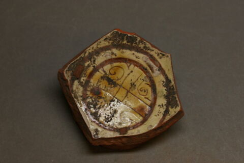 Fragment de coupelle, image 1/2