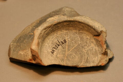 Fragment de la partie inférieure du vase, image 2/2