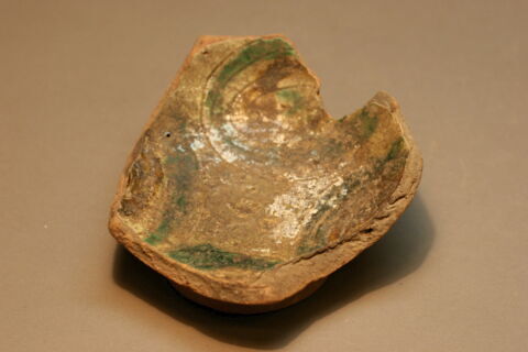 Fragment de la panse et de la base du vase, image 1/2