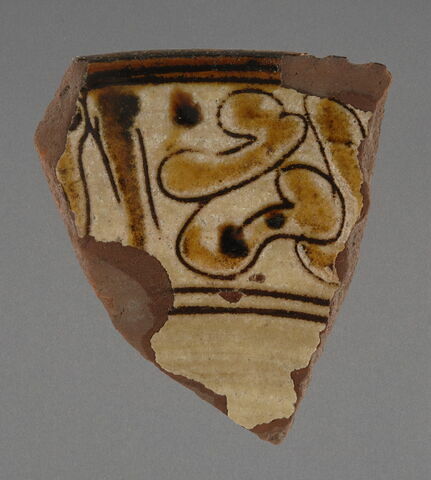 Fragment de bord de coupe à décor épigraphique, image 1/1